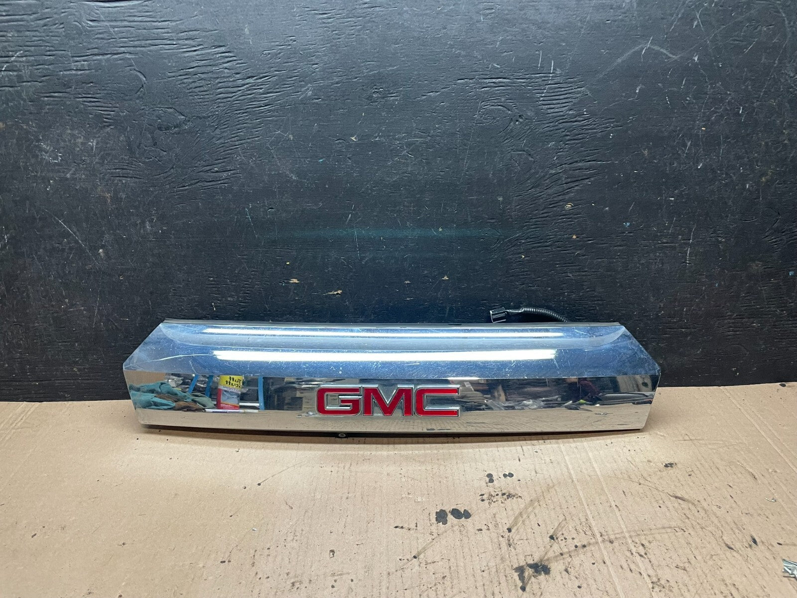 2011-2015 GMC Terrain Tailgate Liftgate Chrome Finish Molding Camera Oem J36580
