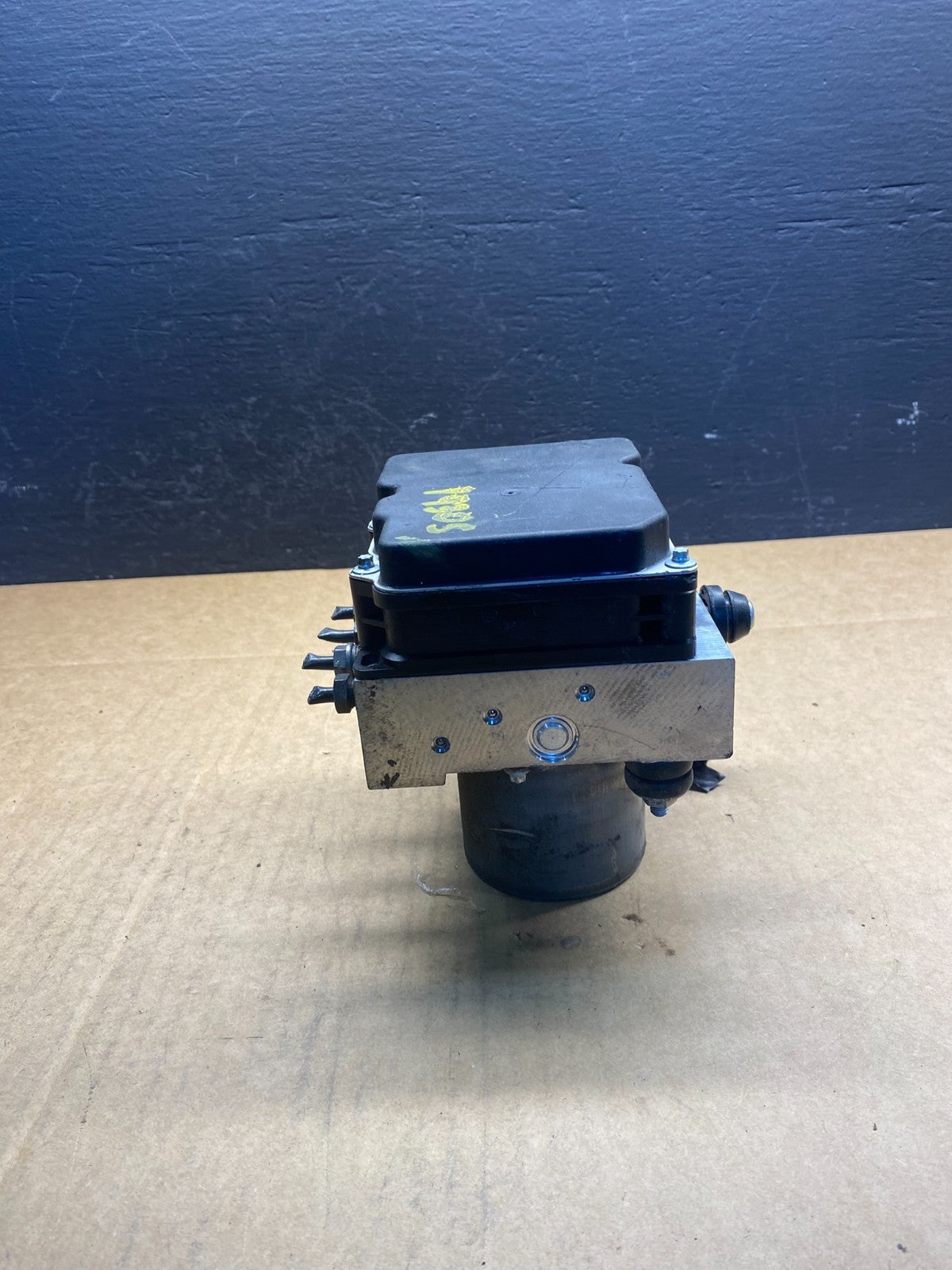 2010 to 2013  Land Rover LR4 Anti Lock Brake Pump Abs Modulator ac2736 DG4