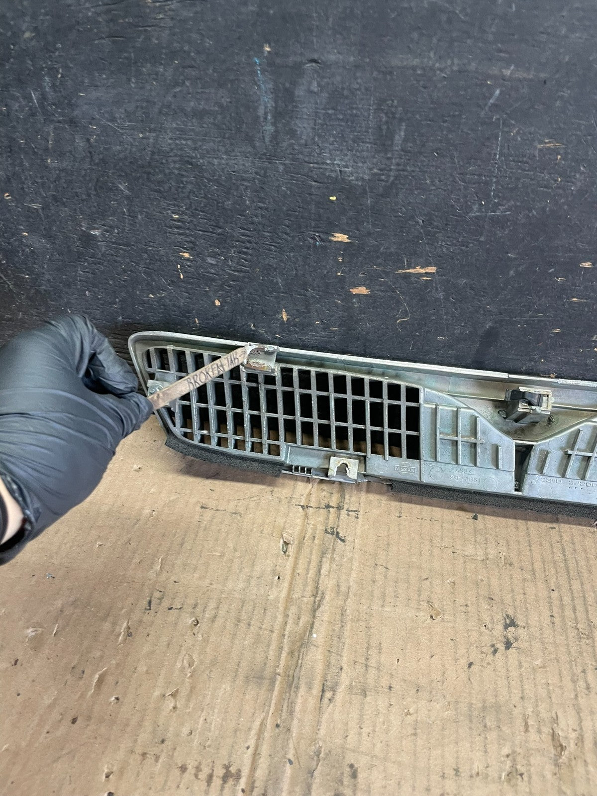 1999 Infiniti G20 Front Upper Grill Grille P8431 DG7