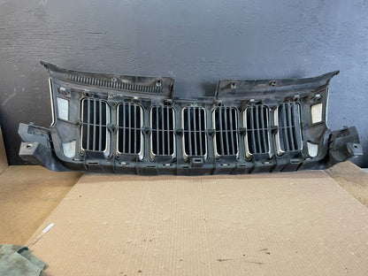 2011 to 2013 Jeep Grand Cherokee Front Upper Grill Grille OEM AC2048 DG5