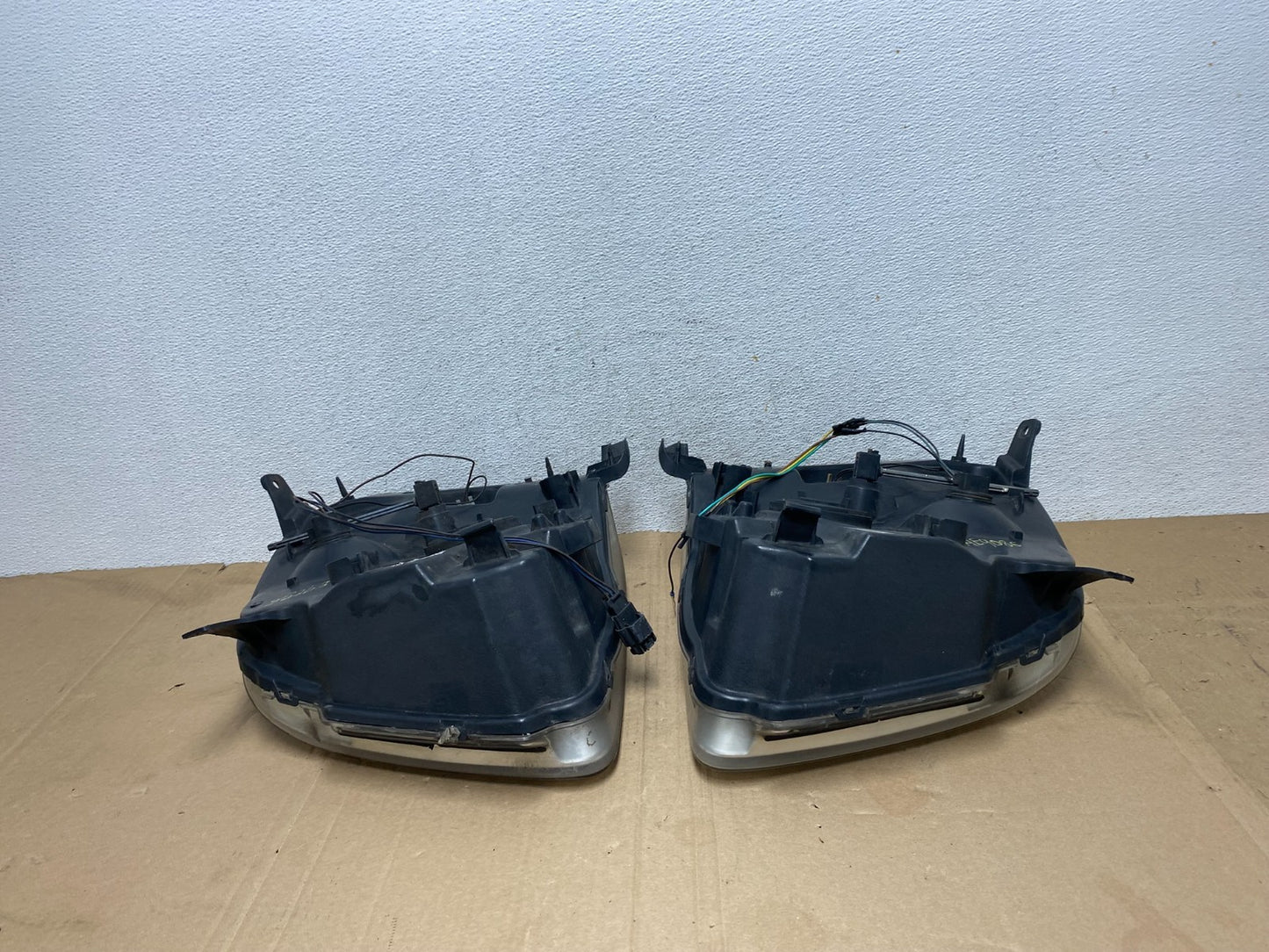 2007 - 2014 GMC Yukon Halogen Headlights Left+Right Side Set AE9086 DW9