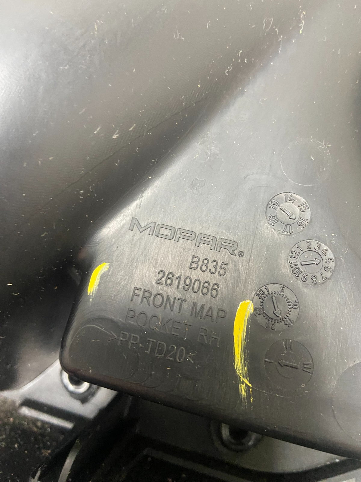 2016 to 2018 Jeep Renegade Front Right Passenger Side Panel Door R3062 DG10