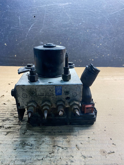 Wabco ABS Pump Hydraulic W/ Module P/N 4460470002 aa32311