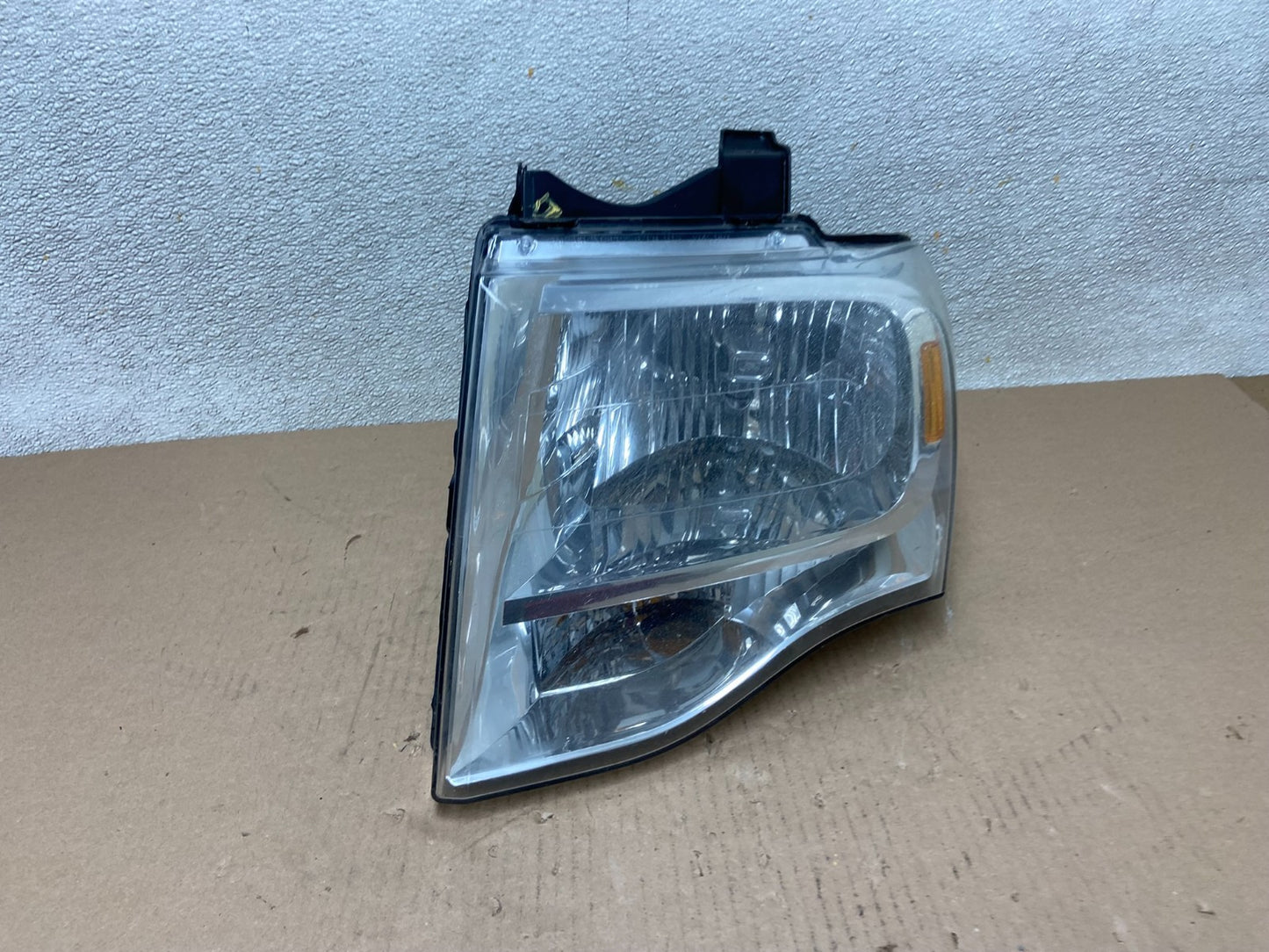2007 - 2014 Ford Expedition Left Driver LH Side Headlight Halogen Oem AB5935 DW2