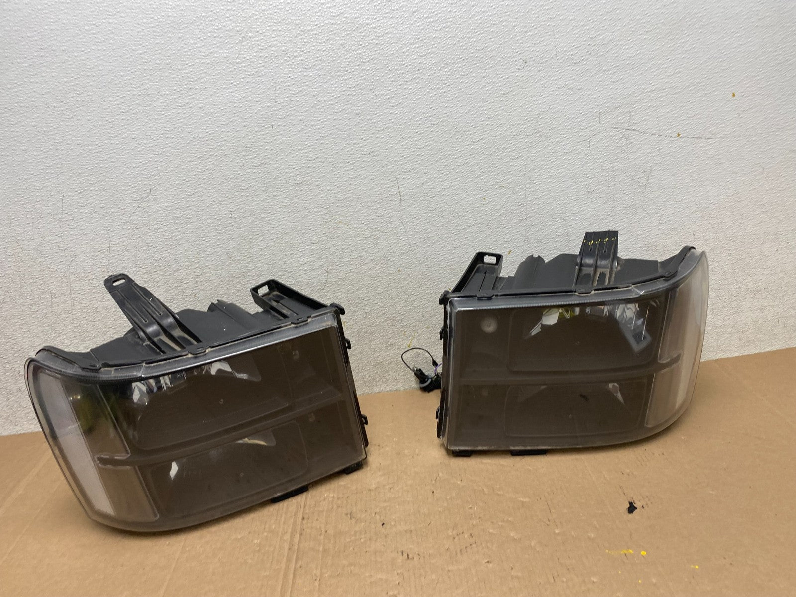2007 - 2014 GMC Sierra Left+Right Side Black Halogen Headlights Q1572 DW0