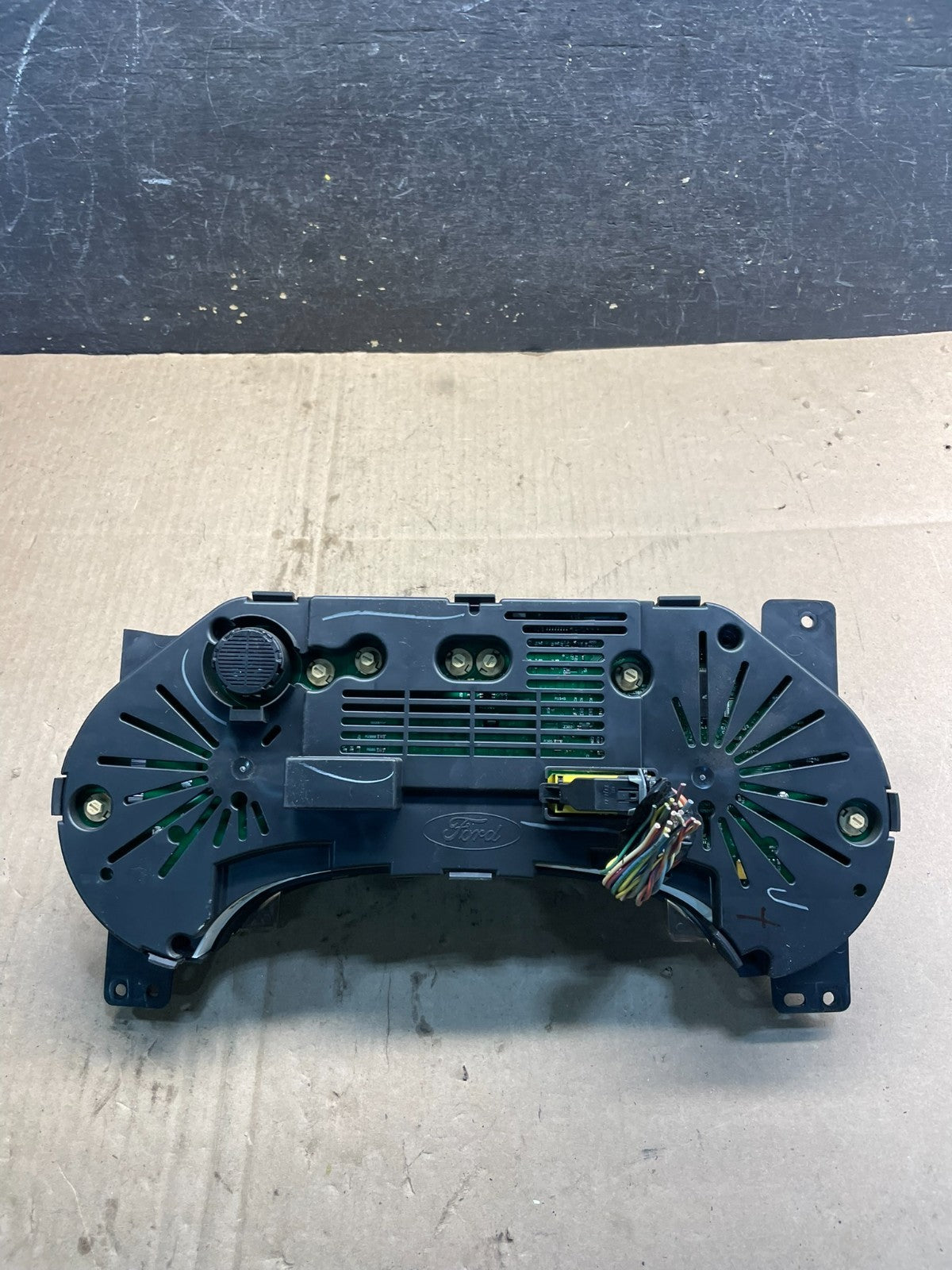 2006 to 2007 Ford Explorer Speedometer Cluster Gauge T72845