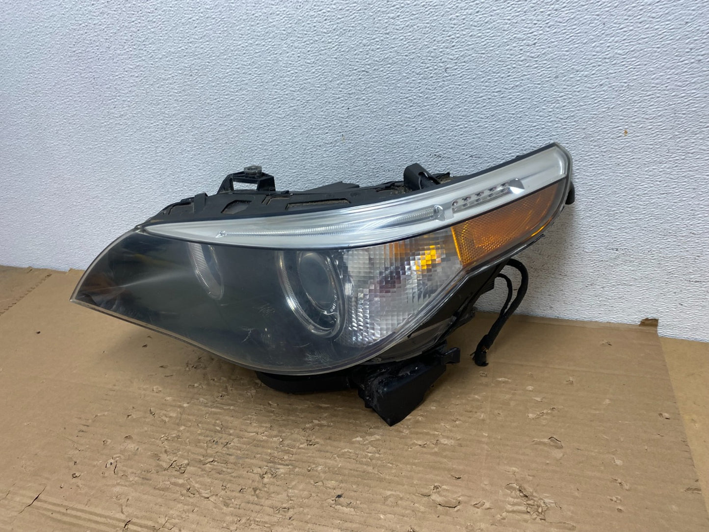2004 to 2007 BMW 525i 5 Series Headlight Left LH Xenon AFS AD4357 DW1