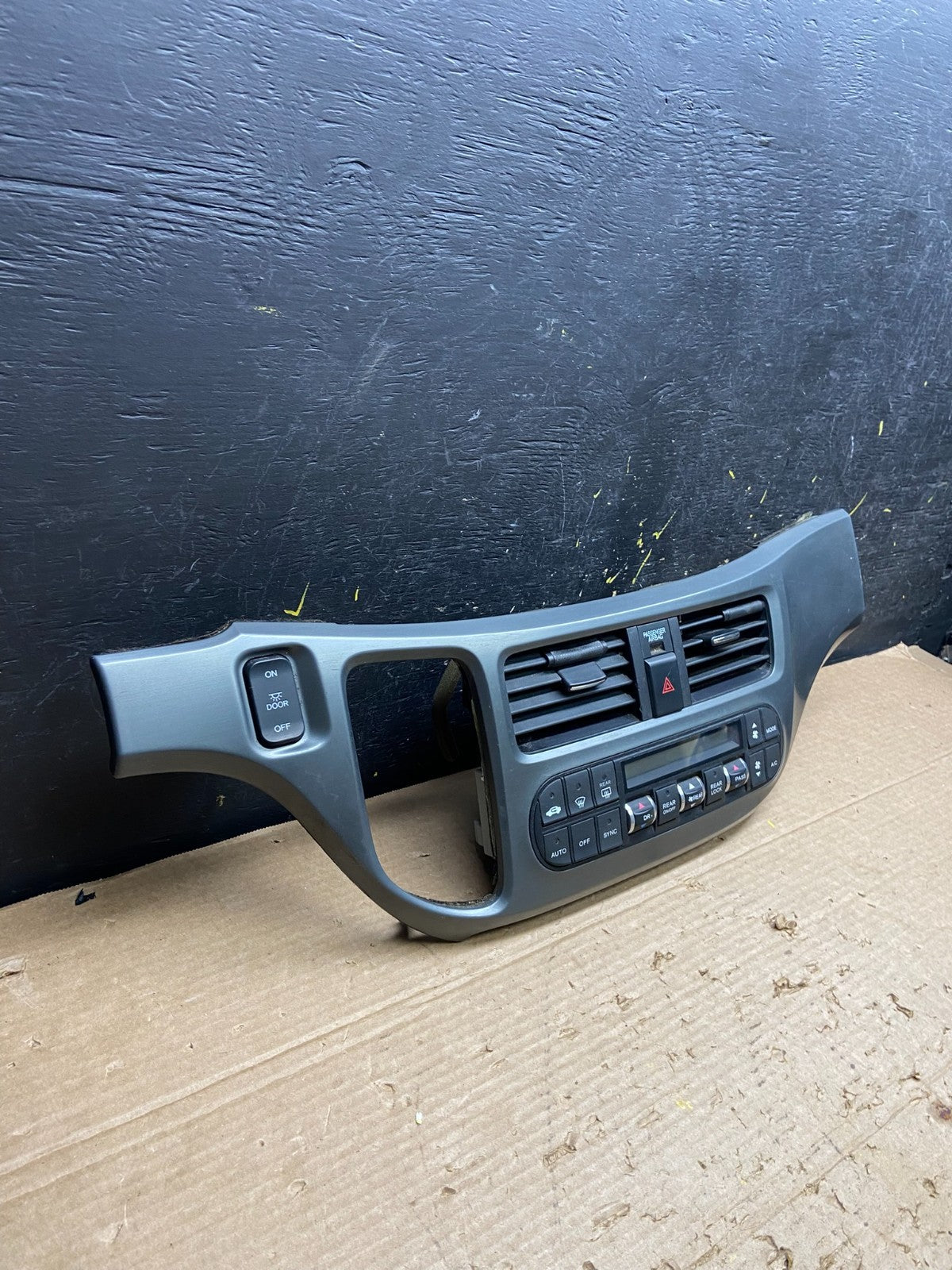2005 to 2010 Honda Odyssey  Radio Climate Control Dash Trim Bezel Oem W3011 DG2