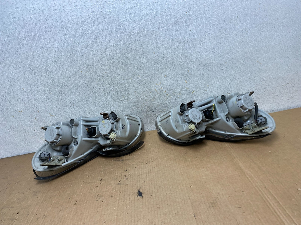 2002 to 2005 Hyundai Sonata Left+Right Side Headlights Halogen AI8832 DW7