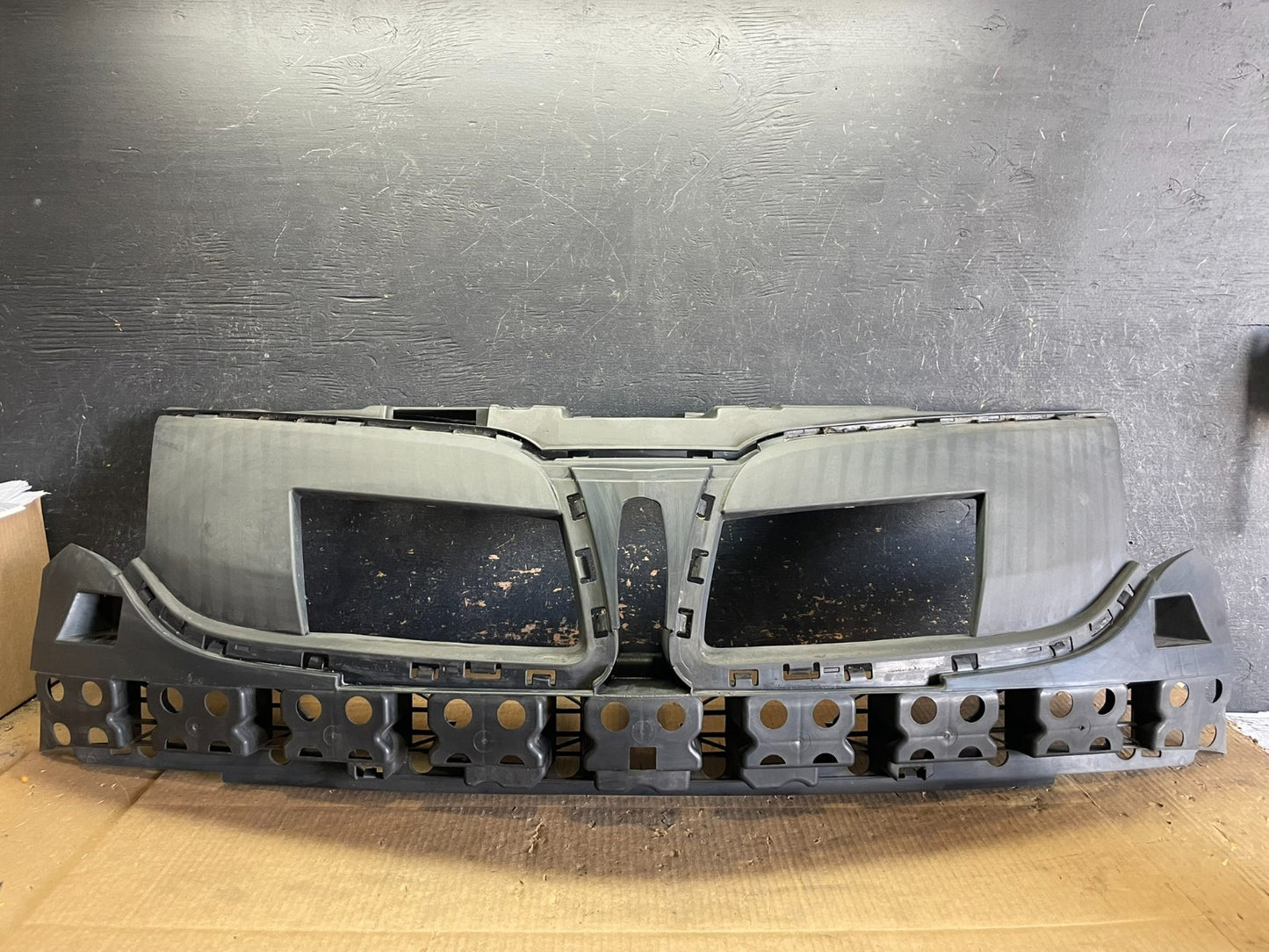 2013 to 2016 Lincoln MKT Grill Grille Support Panel OEM AB2849 DG0