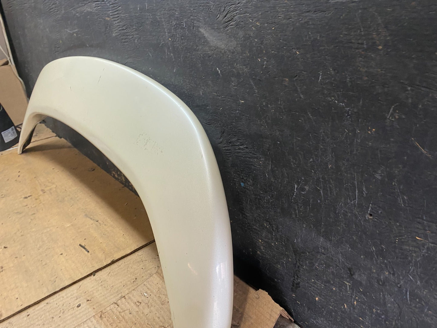2000 to 2004 Subaru Legacy SEDAN Rear Spoiler Wing R0227 DG1