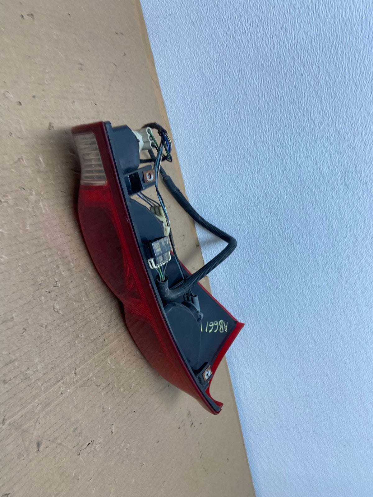 2002 - 2006 Chevrolet Avalanche Right Passenger Rh Side Tail Light OEM AB6611 LK3