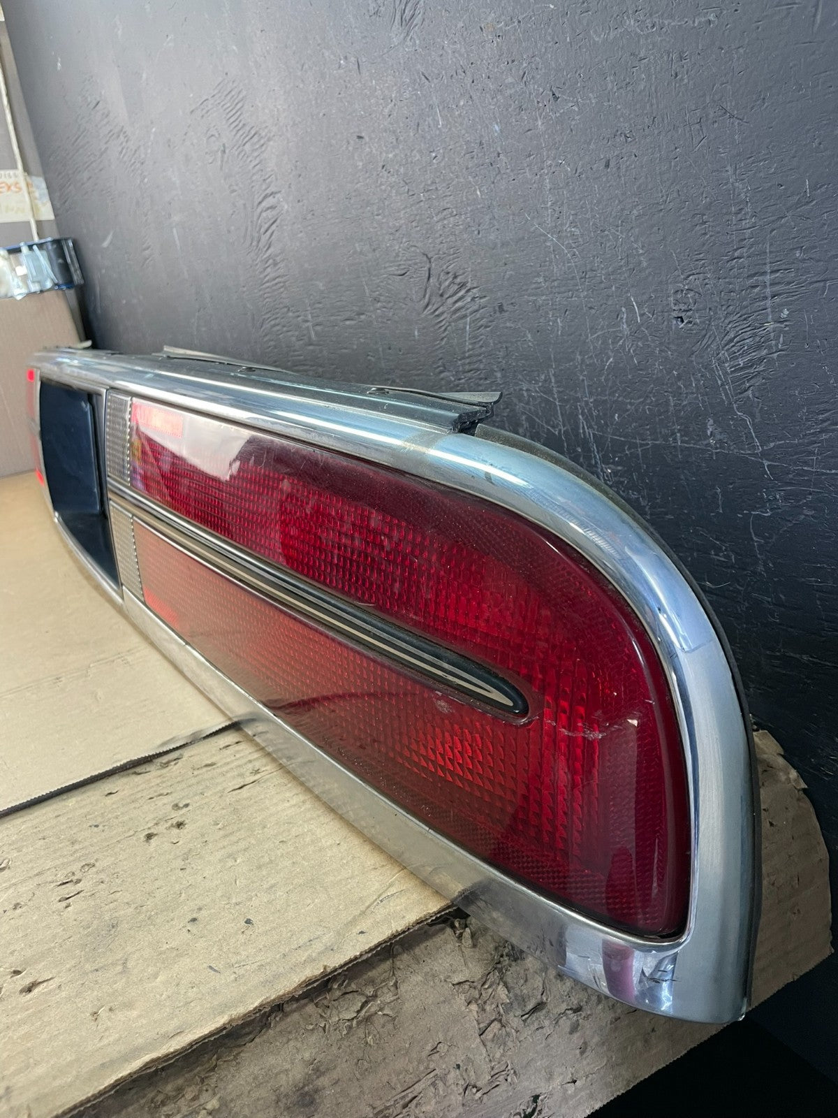 1991 to 1996 Buick Park Avenue 16512242 Tail Light Trunk Finish Panel AC50341