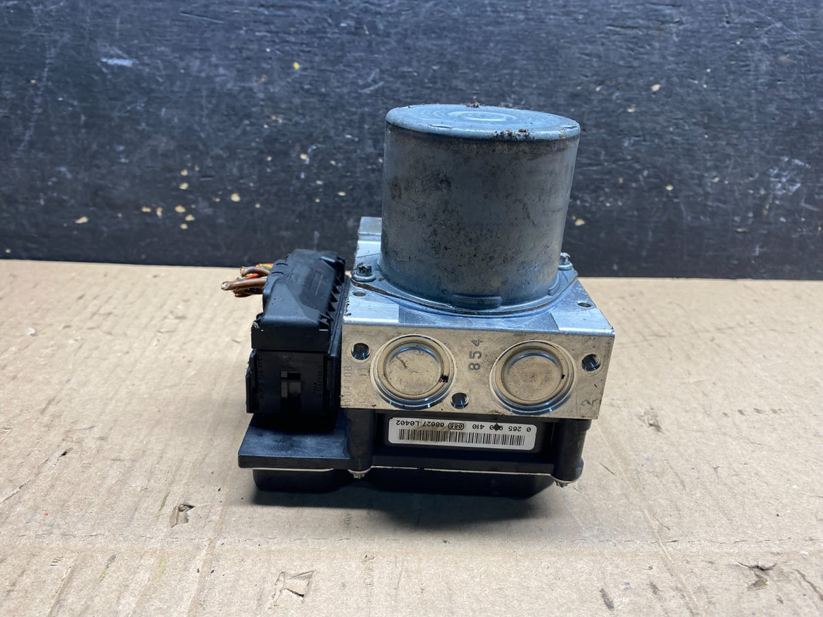 2006 to 2010 BMW 325i ABS Anti-Lock Brake Pump 3451 6775440-01 V2323 DG1