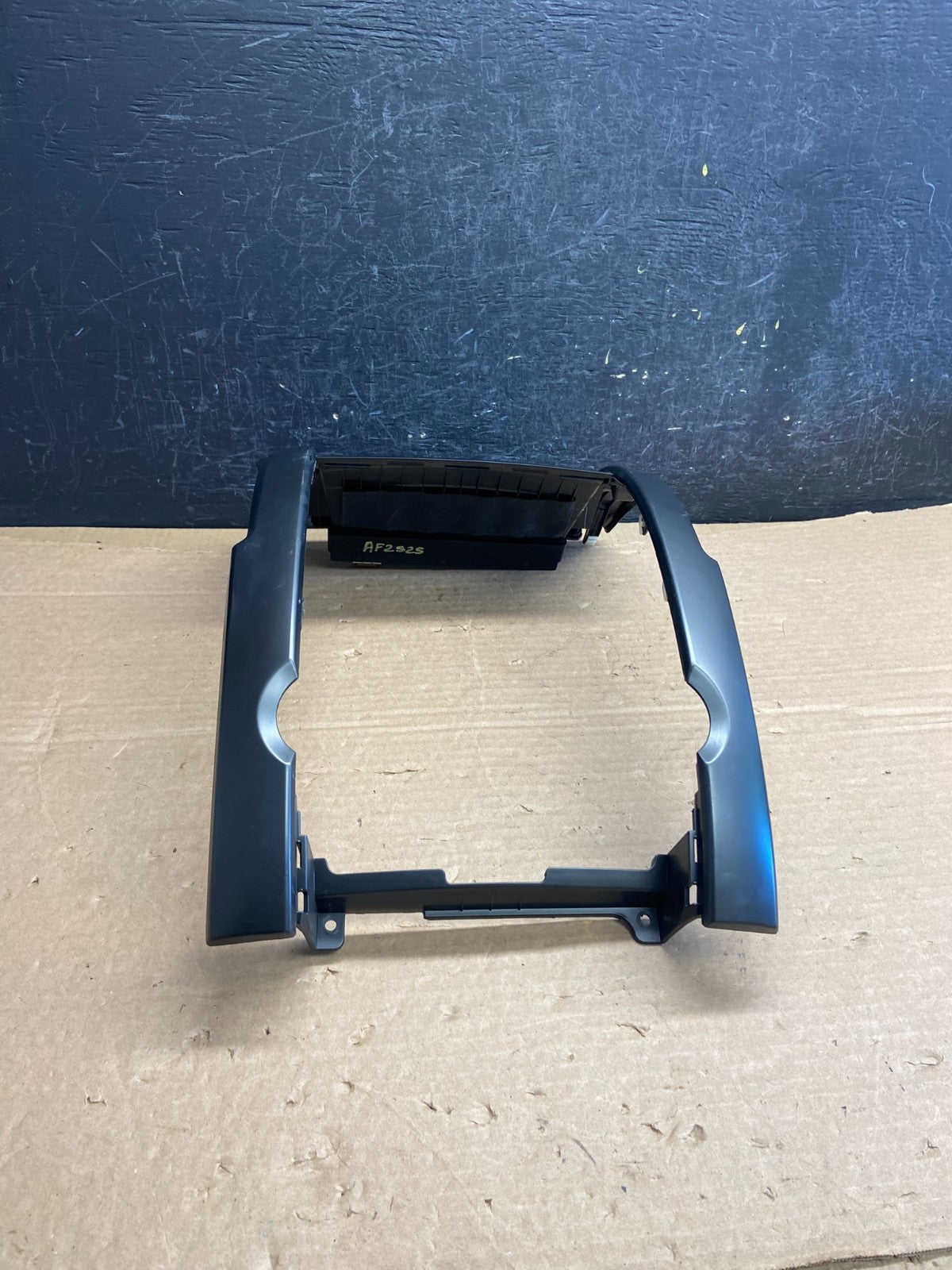 2011 to 2013 Kia Sorento Center Radio Climate Control Clock Trim af2525 DG3