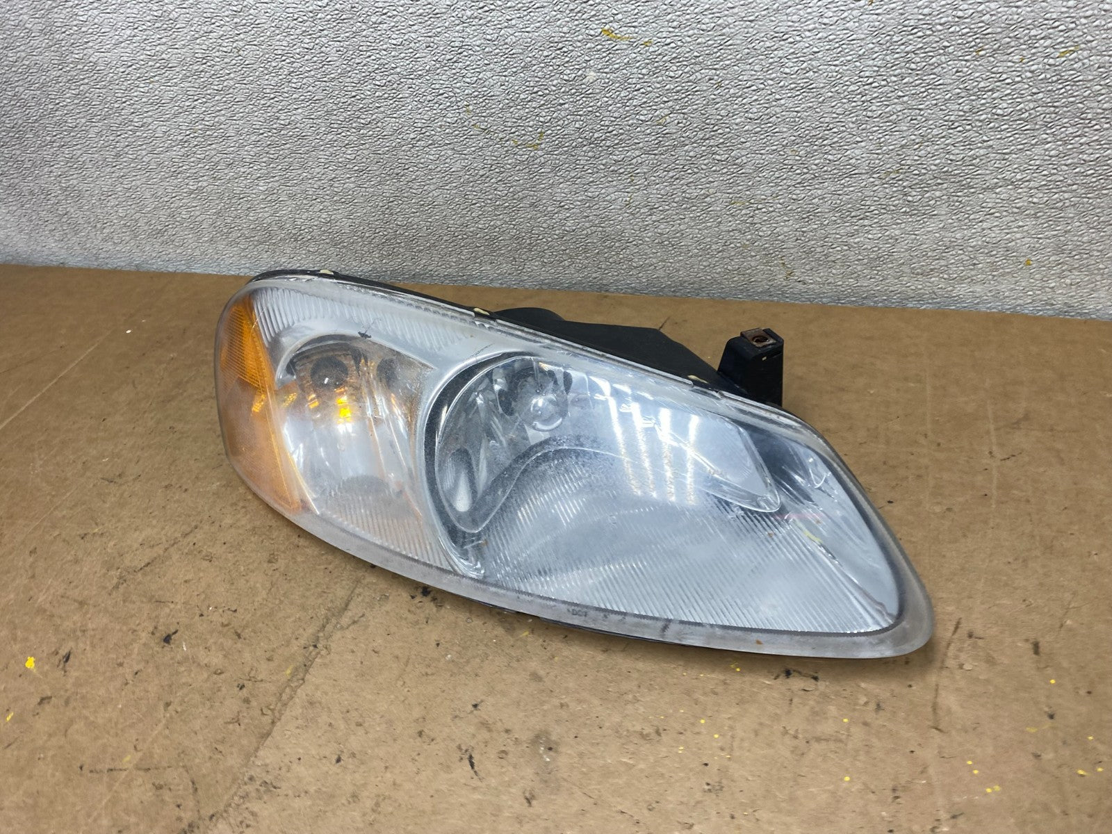 2001 to 2002 Chrysler Sebring Right Passenger Rh Side Headlight Oem X6973 GD1