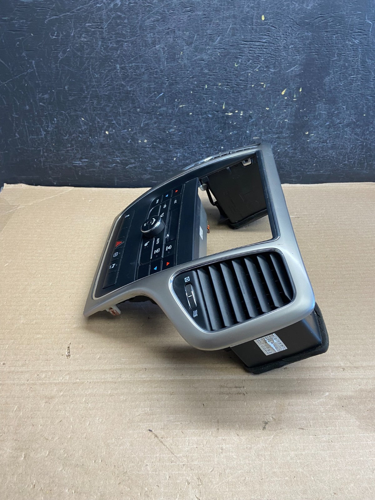 2011-2013 Jeep Grand Cherokee Center Radio Climate Control Bezel Vent AH1373 DG2