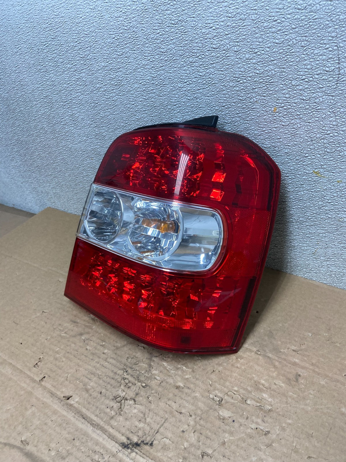 2006-2007 Toyota Highlander Hybrid Right Passenger Side Tail Light Oem AB4685 DW1
