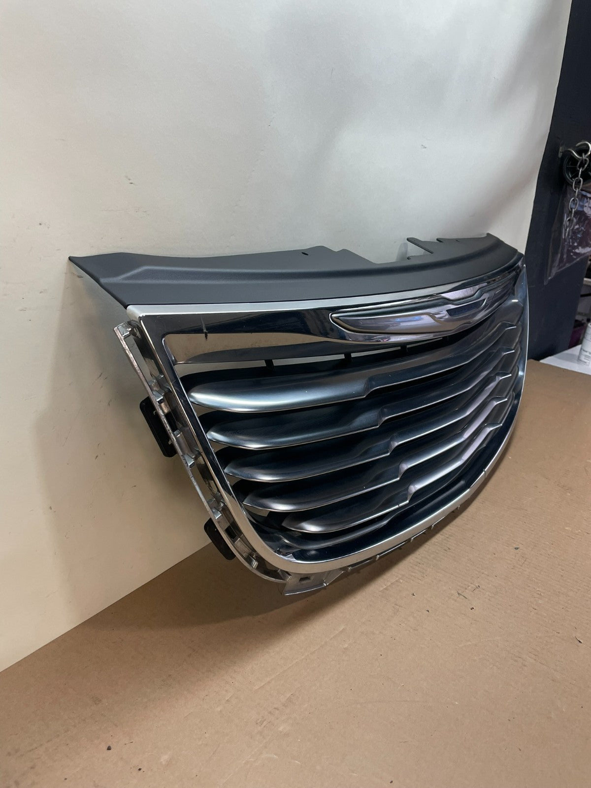 2011 to 2016 Chrysler Town & Country Front Upper Grill Grille AI4372 DG2