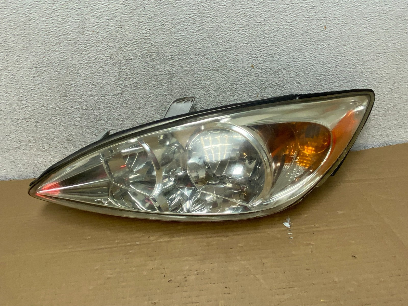 2002 2003 2004 Toyota Camry Left Driver Lh Side Halogen Headlight AG8953 DW0