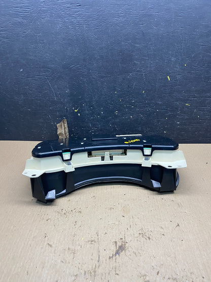2002 GMC Yukon Speedometer Cluster Gauge Oem q7040 DG5