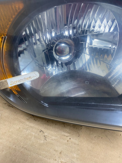 2003 to 2006 Honda Element Right Passenger Rh Side Headlight AH9424 DW3