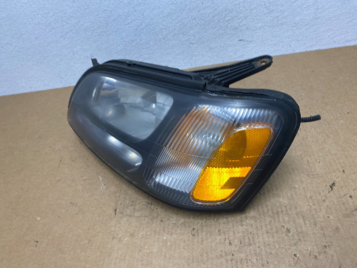 2001-2004 Subaru Legacy Outback Left Driver Lh Side Headlight AC2995 DW1