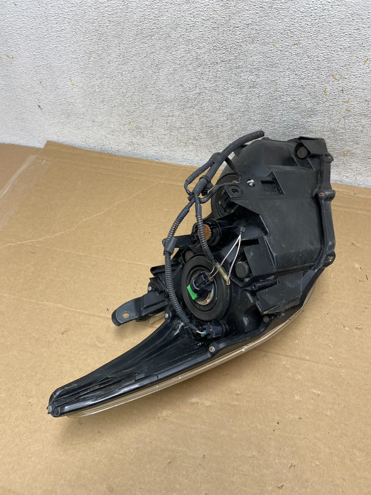 2010 - 2011 Toyota Prius Left Driver LH Blue Halogen Headlight AH8202 DW6