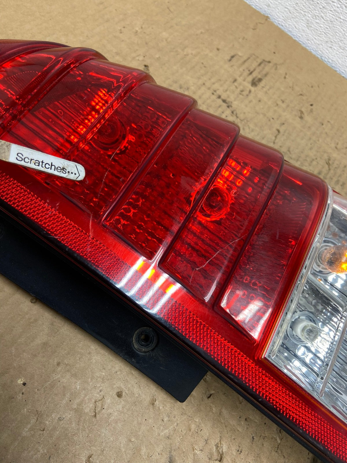 2007 2010 Hyundai Entourage Right Passenger RH Tail Light AC8243 LK3