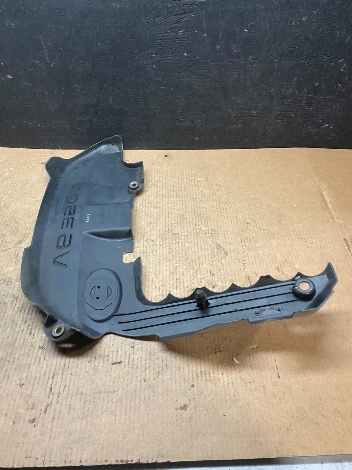 2001 to 2004 Infiniti QX4 Engine Cover Ornament H4793 DG16
