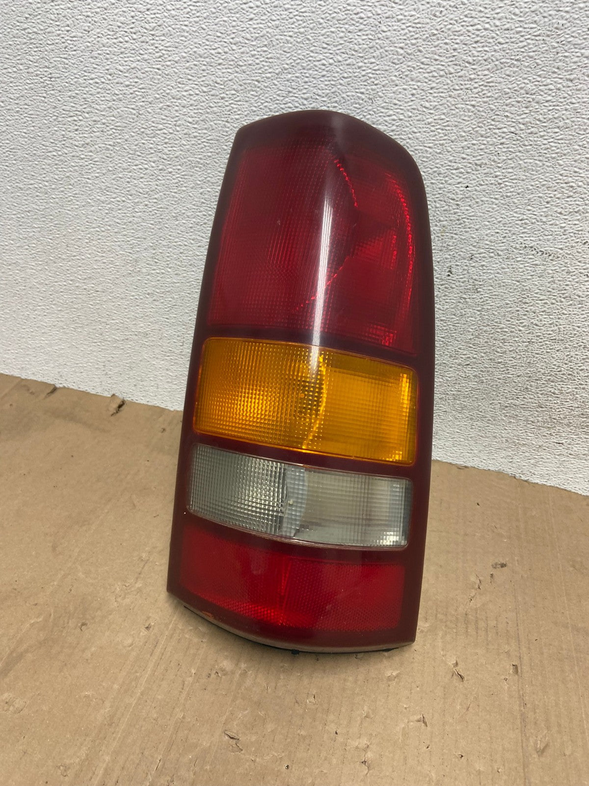 1999-2002 Chevrolet Silverado 1500 Right Passenger Side Tail Light AE9132 LK0