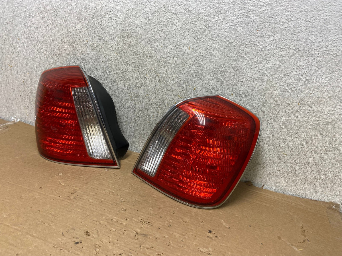 2004 2005 Hyundai XG350 XG Left+Right Tail Lights AH8960 LK2