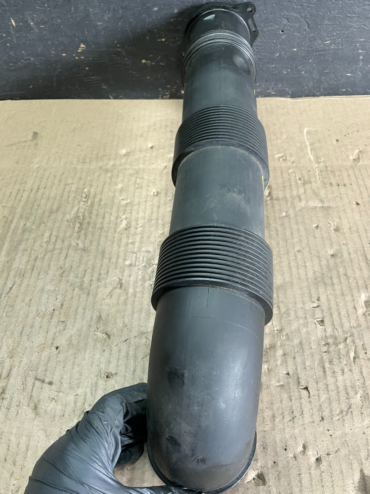 2008 - 2010 Porsche Cayenne 3.2 Right Air Intake Hose OEM M8960 DG3