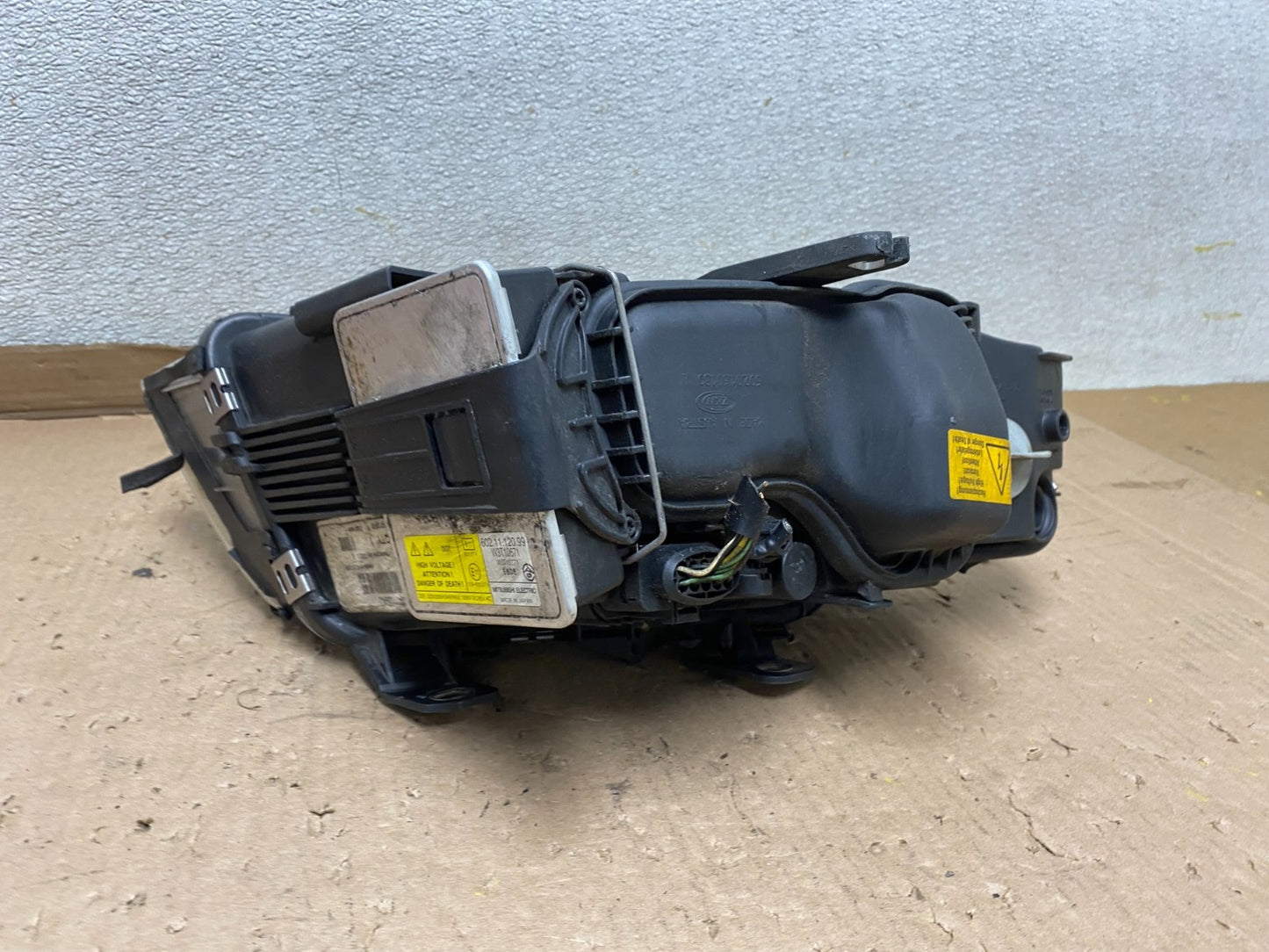 2003 to 2006 Audi A4 Convertible Left Drvier LH Headlight Xenon Hid U8773 DW4