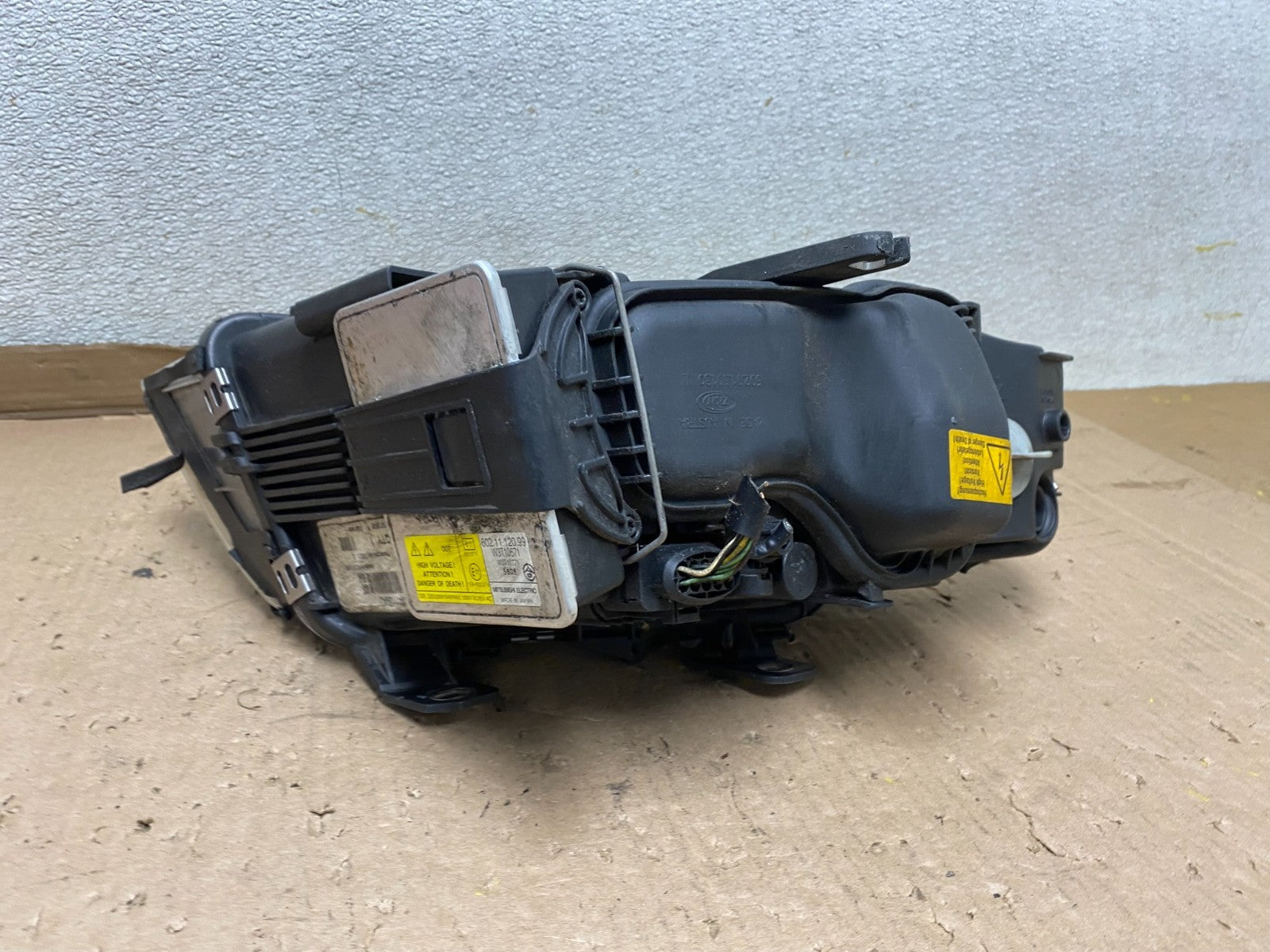 2003 to 2006 Audi A4 Convertible Left Drvier LH Headlight Xenon Hid U8773 DW4