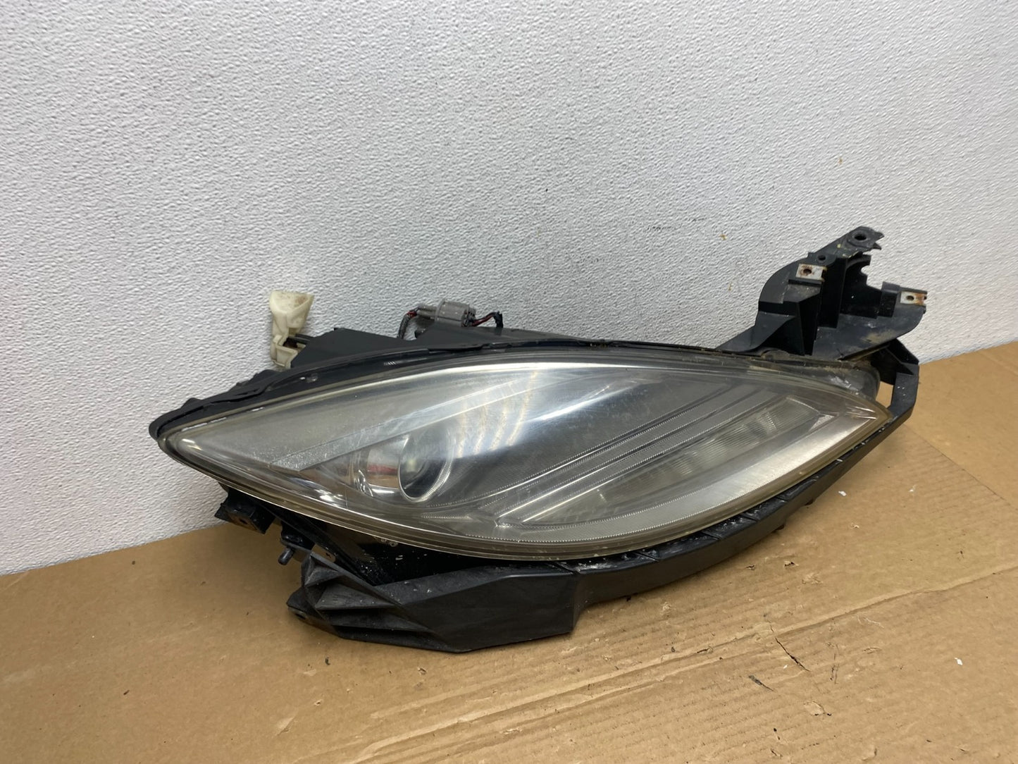 2009-2010 Mazda 6 Right Passenger Side Halogen Headlight AD3894 DW2