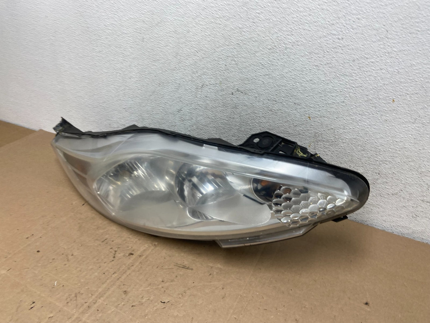 2011 2012 2013 Ford Fiesta Right Passenger RH Halogen Headlight AE6026 DW1