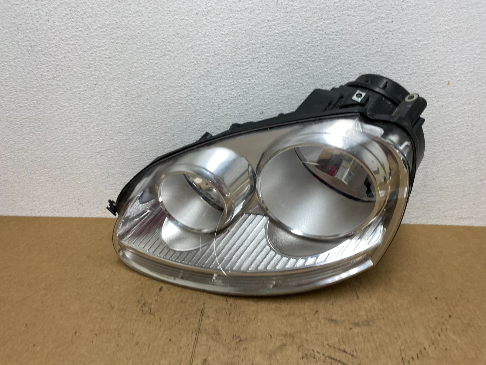 2005 to 2010 Volkswagen Jetta Left Driver LH Side Headlight Halogen AD2424 DW0