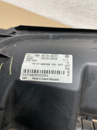 2009 to 2011 Volkswagen Tiguan Right Passenger Halogen Headlight AF5847 DW10