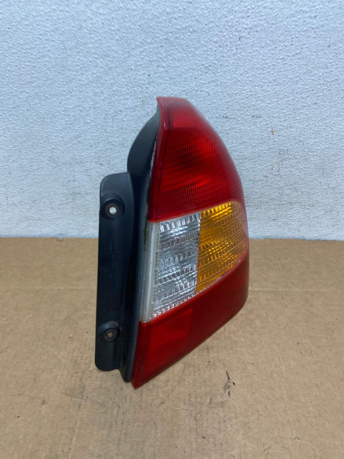 2000-2002 Hyundai Accent Sedan Right Passenger RH Tail Light AD5472 LK2