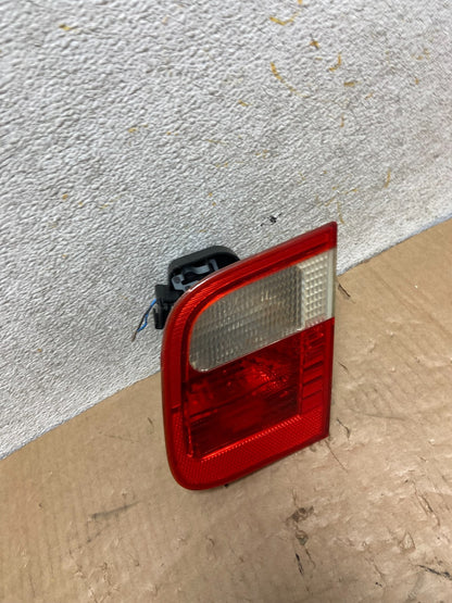 1998 - 2001 BMW 3 325i E46 Series Right Passenger Inner Tail Light AI8147 DW2