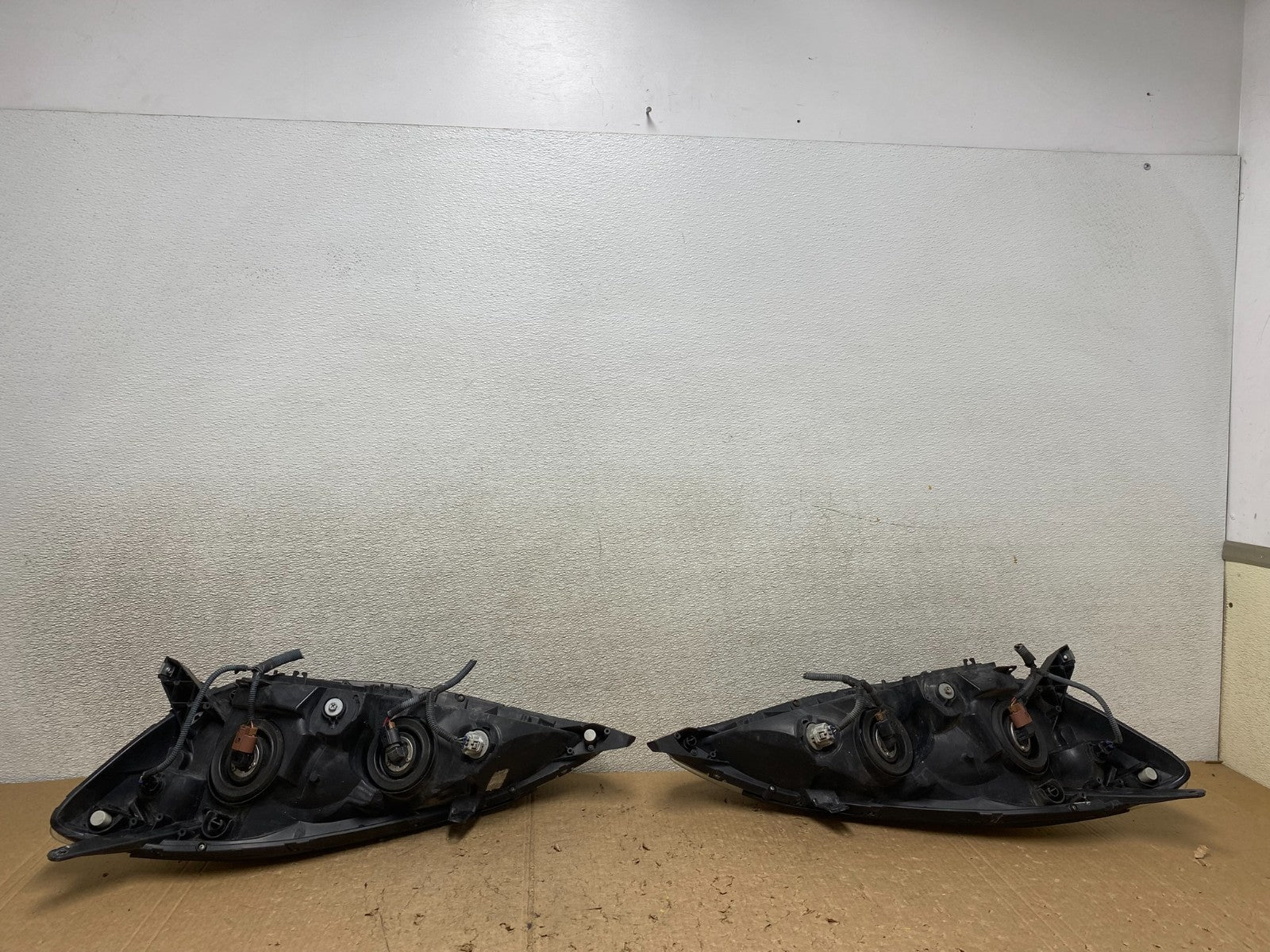 2006 to 2010 Toyota Sienna Left+Right Side Set Headlights Halogen V4560 DW11