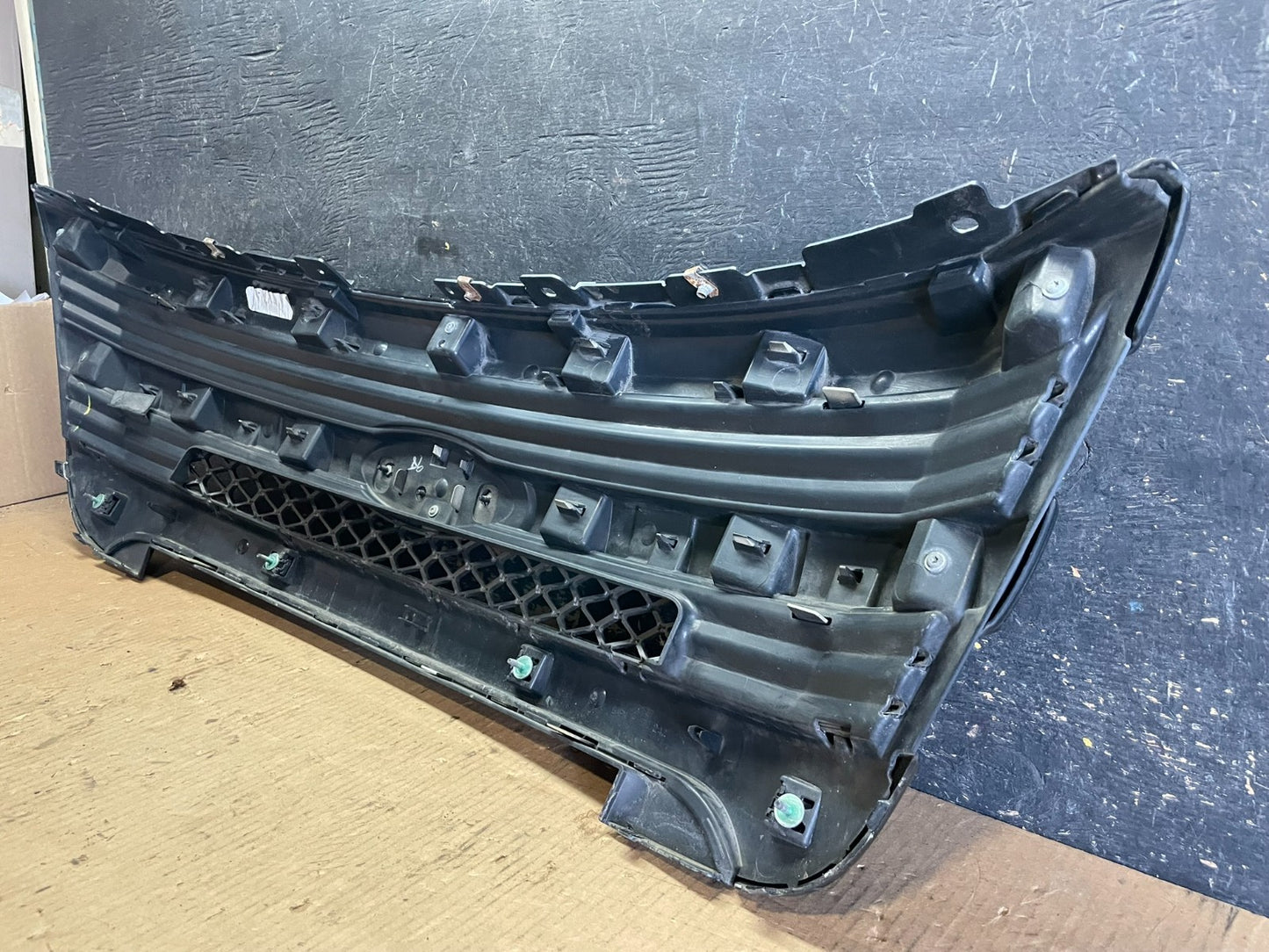 2011 to 2015 Ford Explorer Upper Front Grill Grille DB53-8200-BE Oem aa5915  DG7