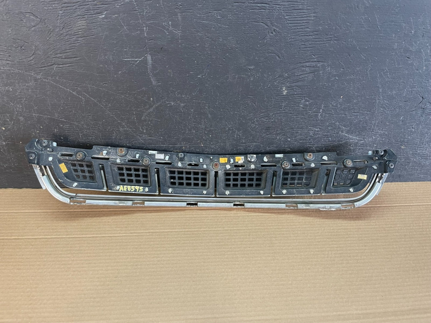 2013 to 2017 Cadillac XTS Front Lower Grill Grille AE8595 DG4