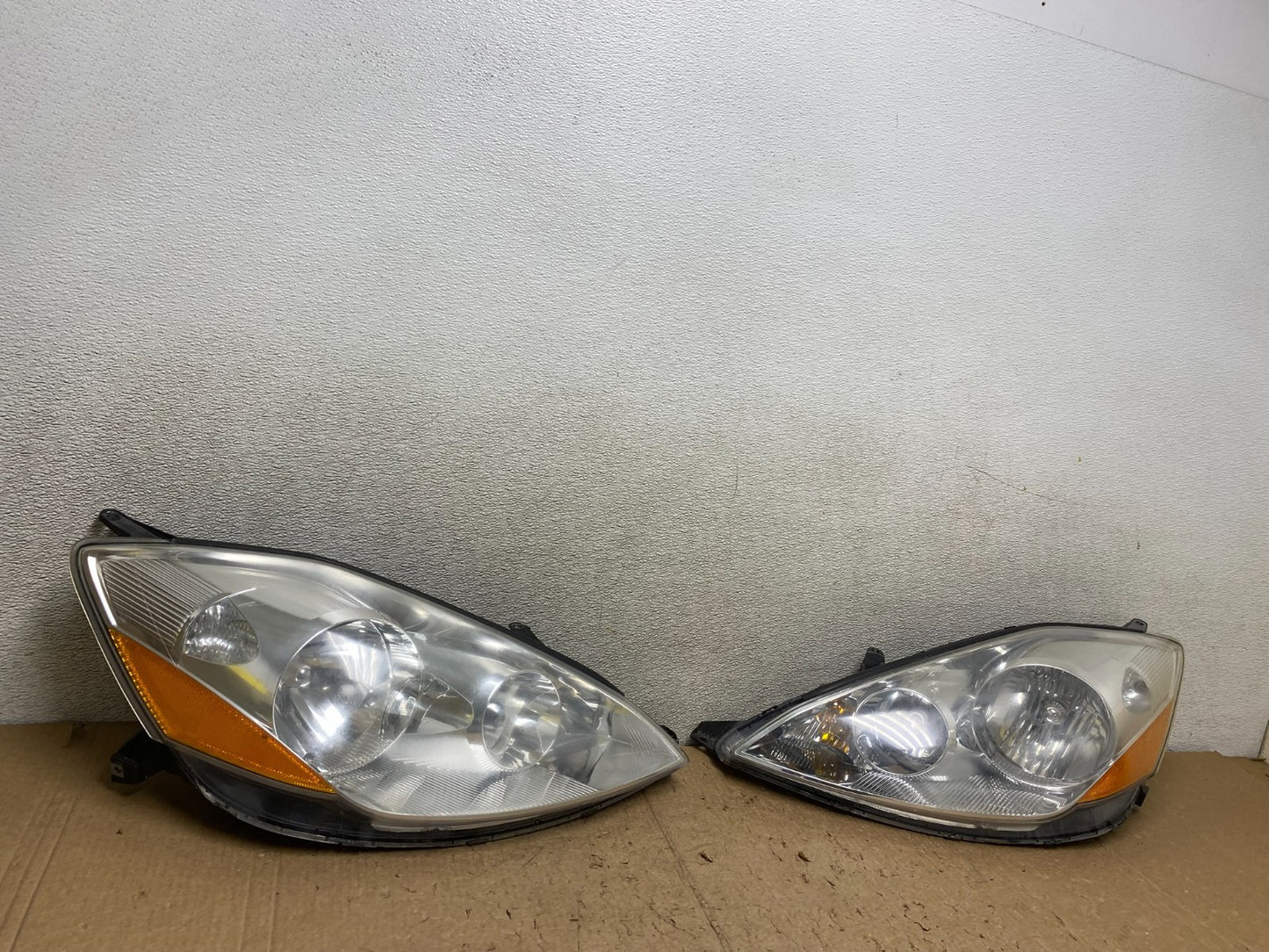 2006 to 2010 Toyota Sienna Left+Right Side Set Headlights Halogen V4560 DW2
