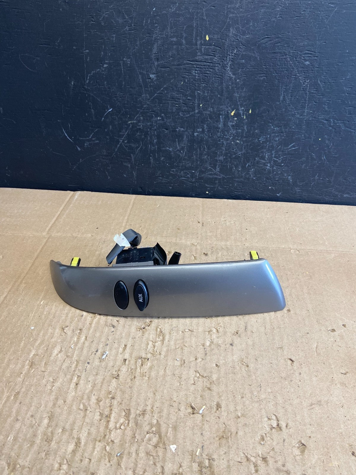 2004 to 2010 Toyota Sienna Right Side Radio Switches Bezel Trim ab9717 DG0