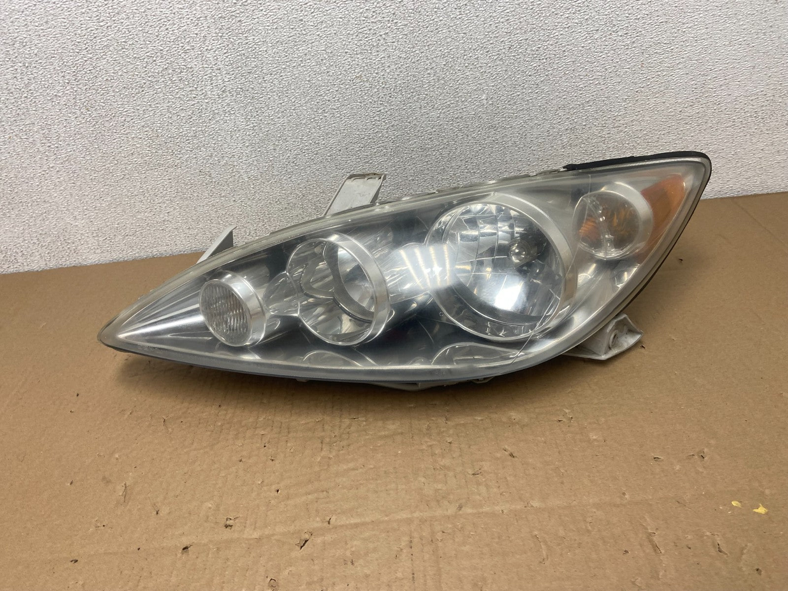 2005 to 2006 Toyota Camry Left Driver LH Halogen Headlight AB6181 DW0