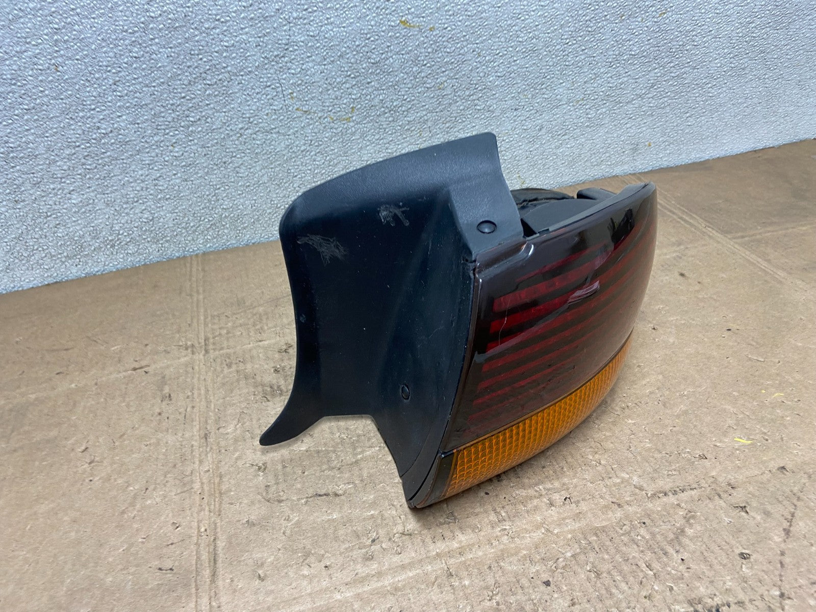1996 to 1999 Pontiac Bonneville Right Passenger RH Side Tail Light OEM Y6089 DW2