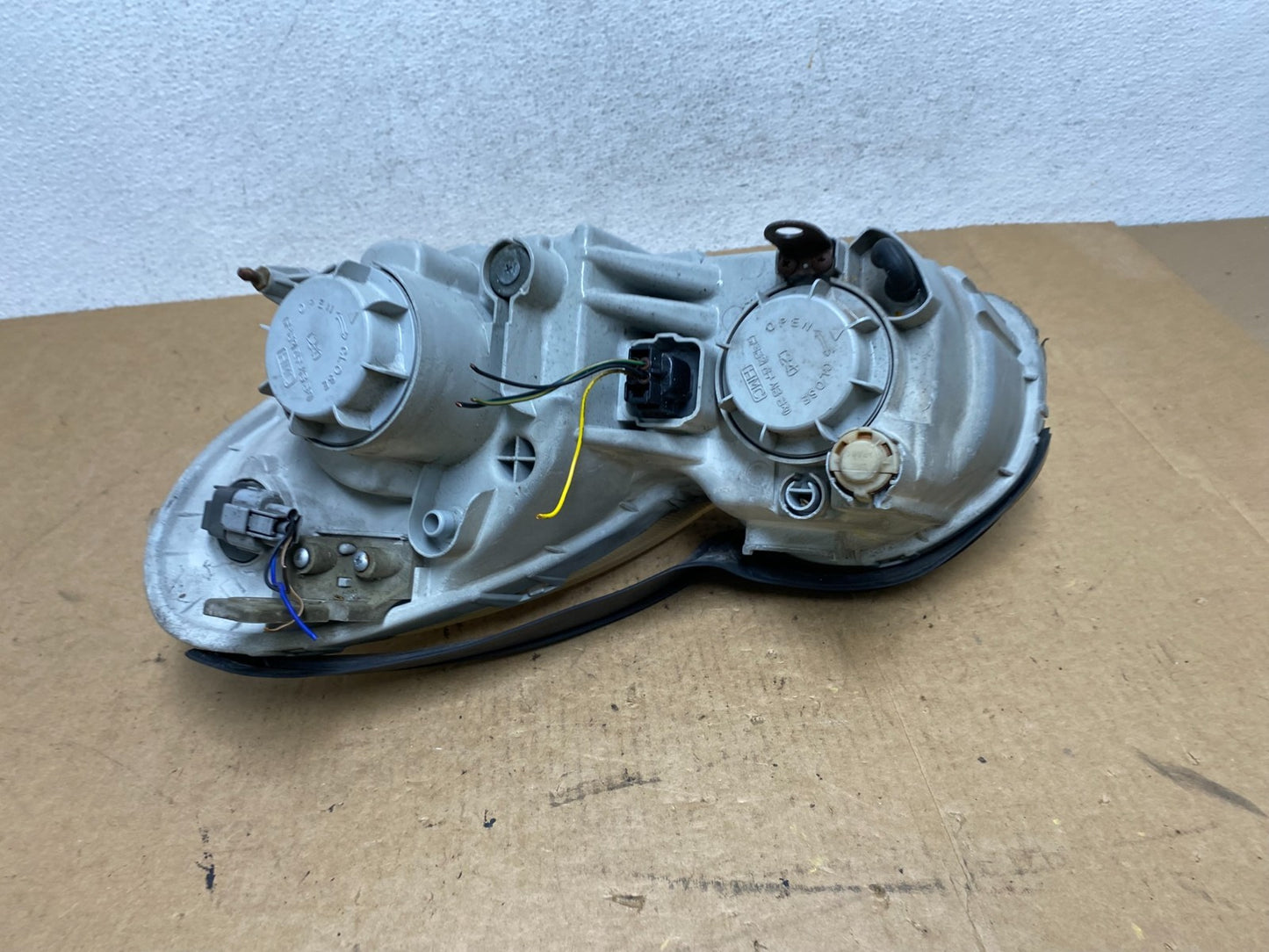 2002-2005 Hyundai Sonata Right Passenger Headlight Halogen AE4824 DW6