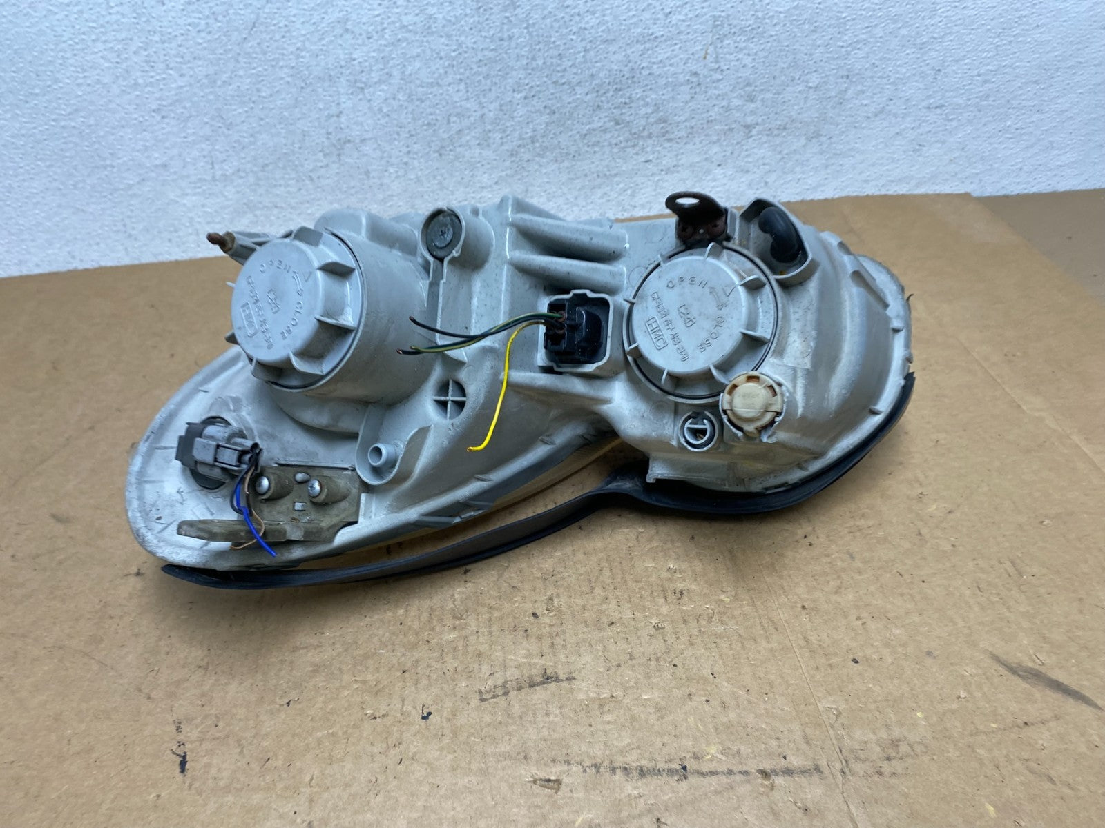 2002-2005 Hyundai Sonata Right Passenger Headlight Halogen AE4824 DW6